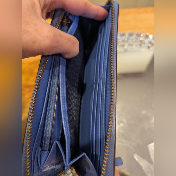 KATE SPADE Cedar Street Maise Seahorse Zip Around Wallet EUC - Picture 8 of 12